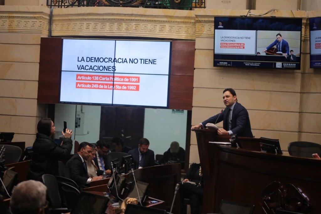 Sesión del Congreso de la República en la que se discute la emergencia económica.