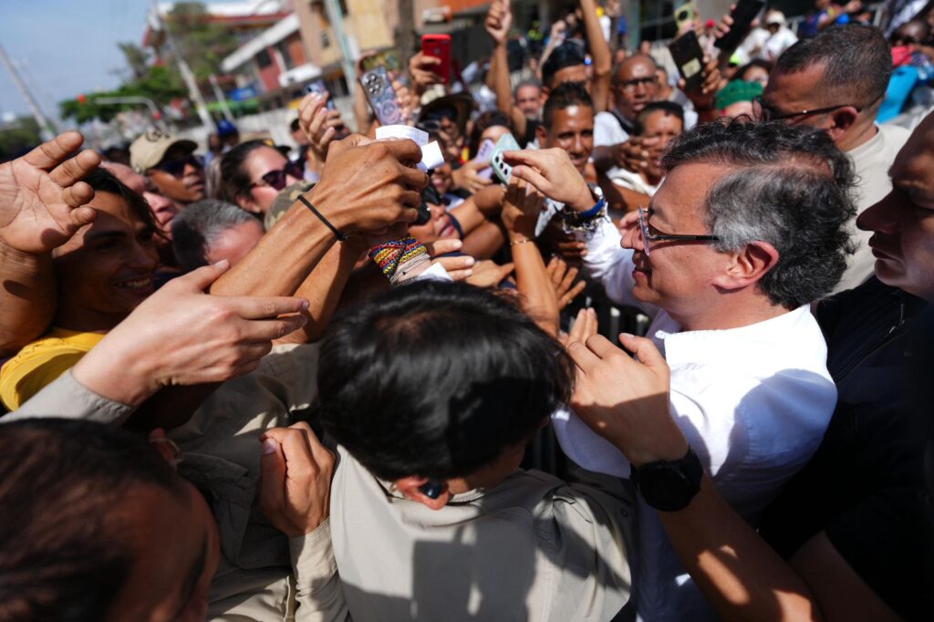 Presidente Gustavo Petro ejerce su derecho al voto en la jornada electoral 2026