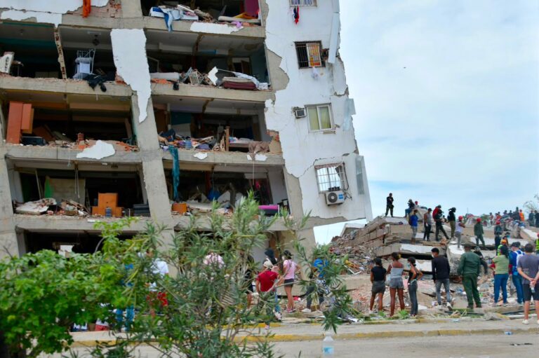 Cuestionan manejo de la ayuda humanitaria en Venezuela tras denuncias de uso político luego de los terremotos